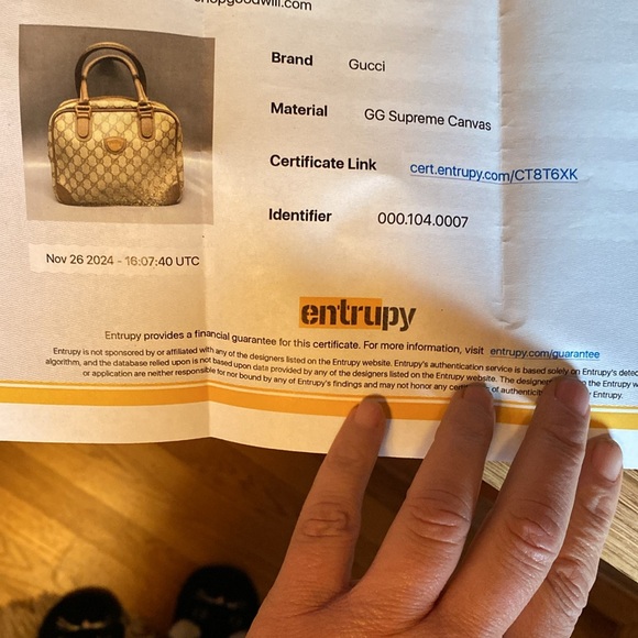 Authenticated vintage Princy Cloth Gucci Handbag - Picture 3 of 15